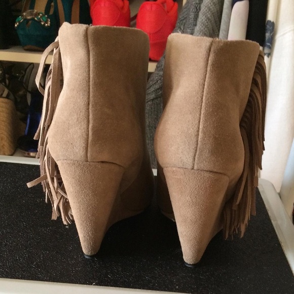 Betsey Johnson Beige/Taupe Ziah Fringe Boho Ankle Boots Booties - Worn Once - Picture 4 of 8